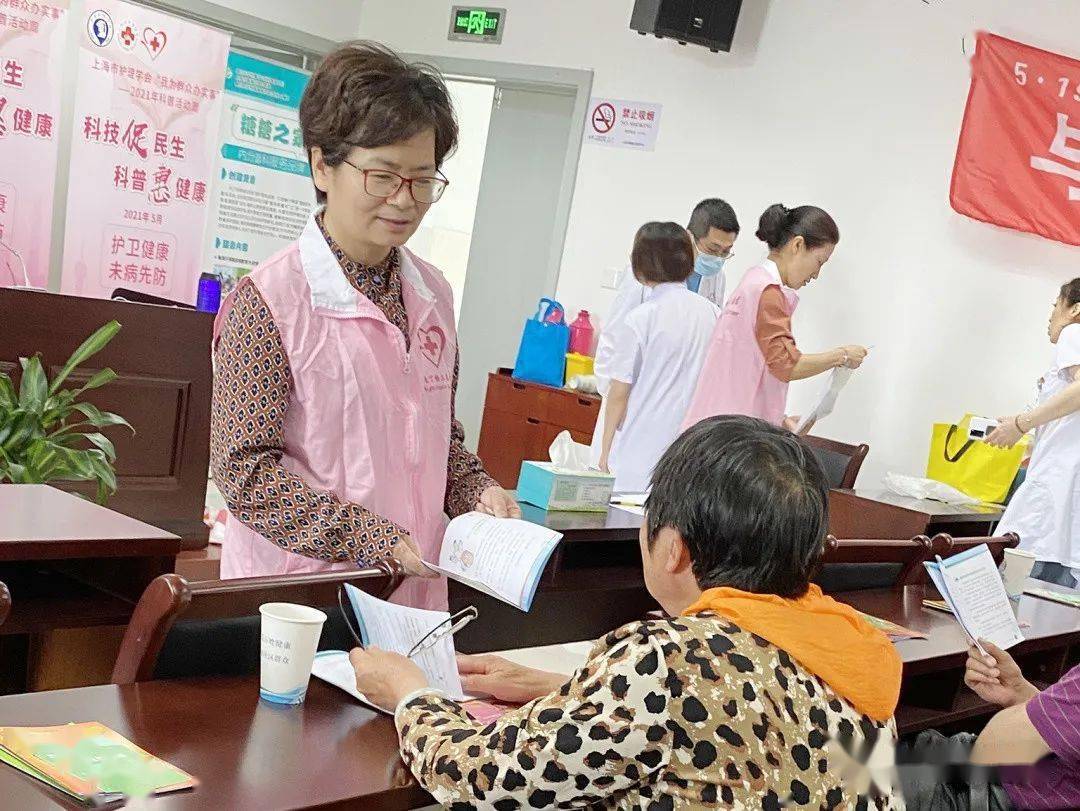 雷竞技RAYBET区域医联体建设 五行健康操跳起来！健康科普听起来！——携手合作专科护理进社区(图3)