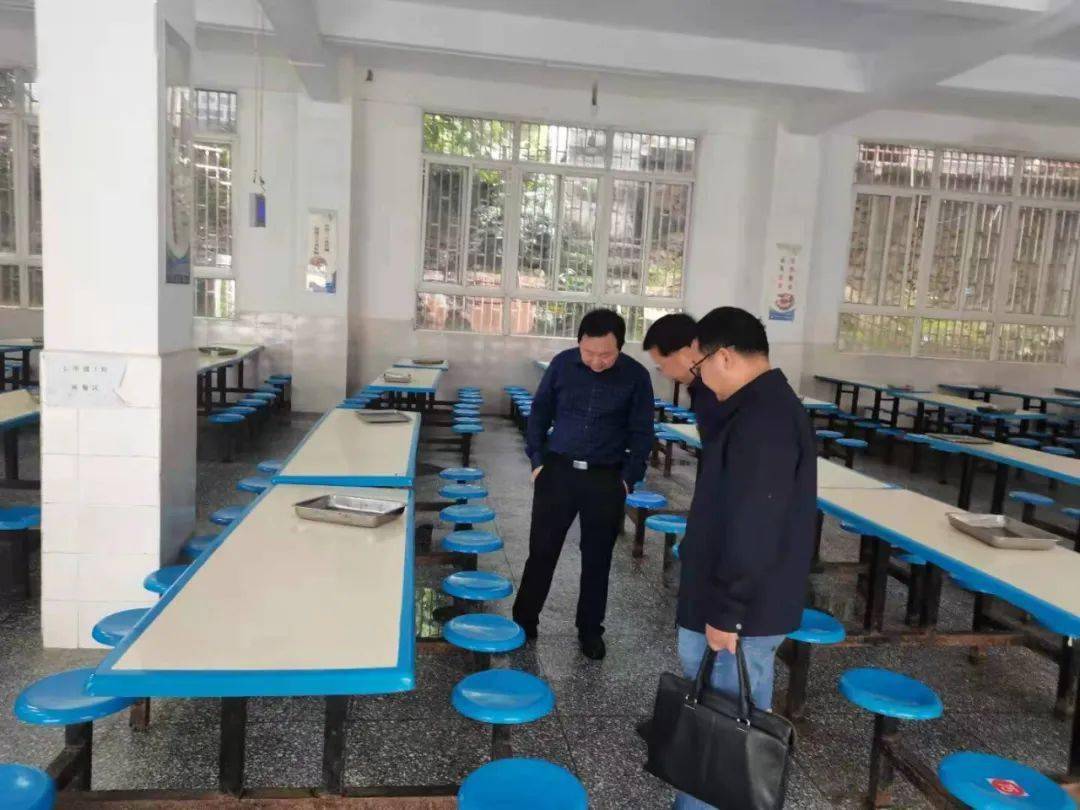 深入石堤镇检查指导学校食品安全管理,脱贫攻坚"回头看"等工作_秀山