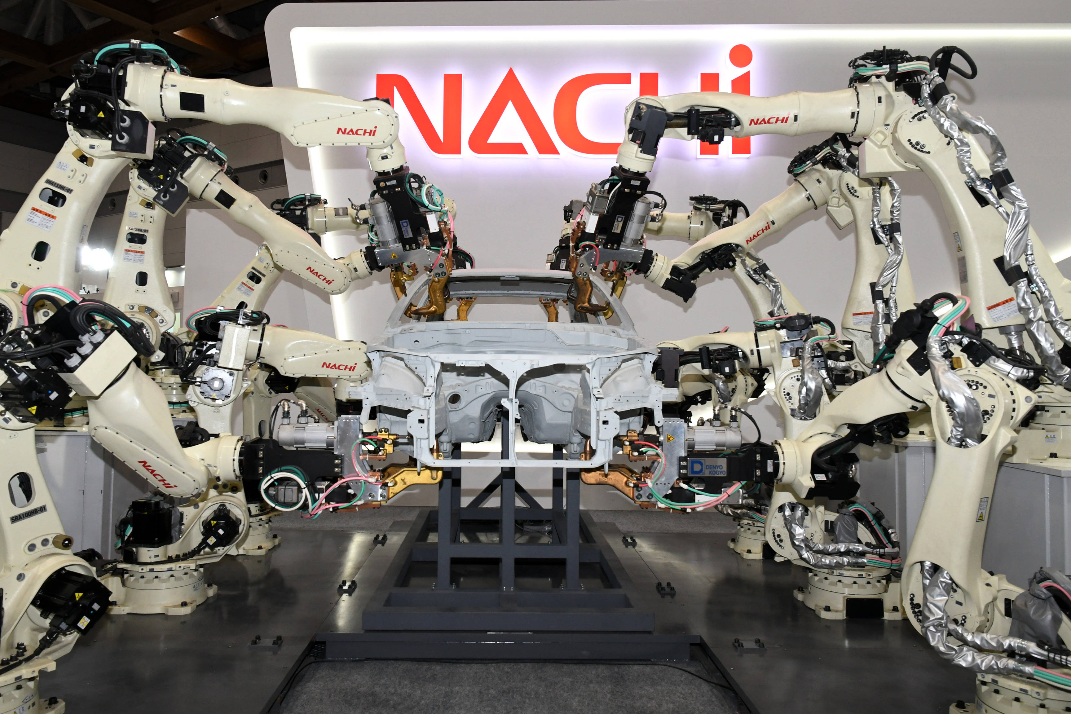 这是在日本东京国际展览中心拍摄的日本不二越公司的汽车工业机器人