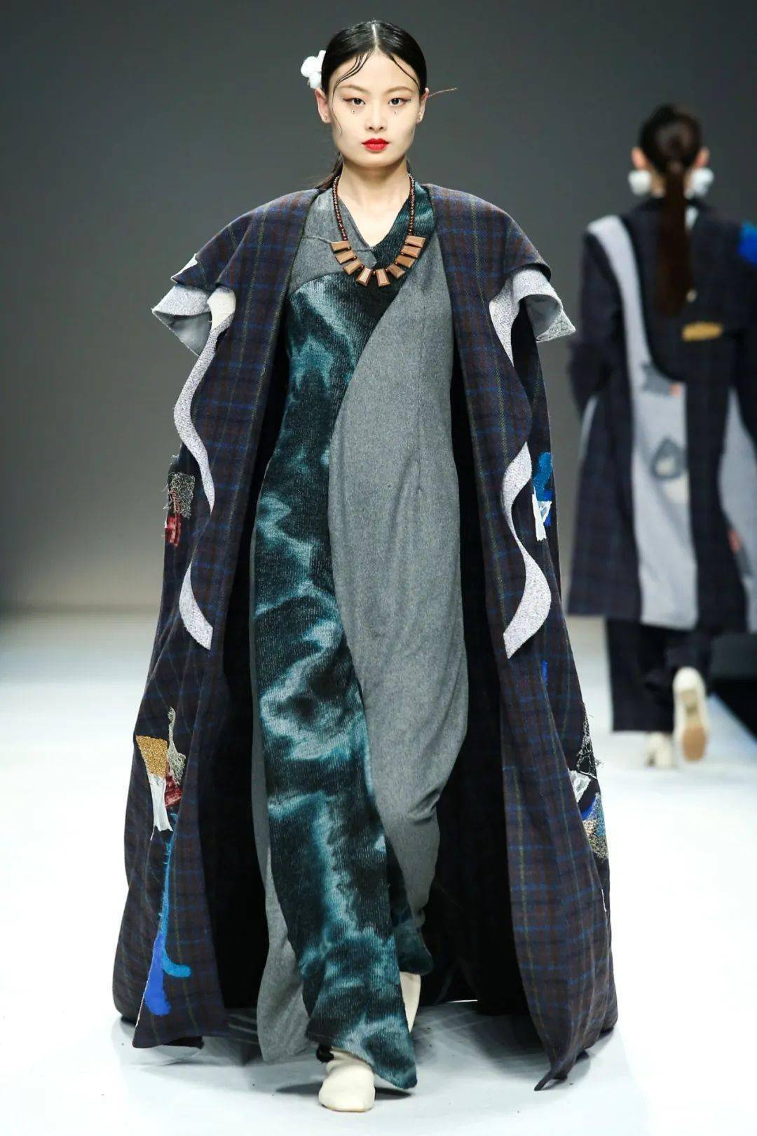 北服服装设计专业本科优秀毕业作品亮相2021中国国际大学生时装周