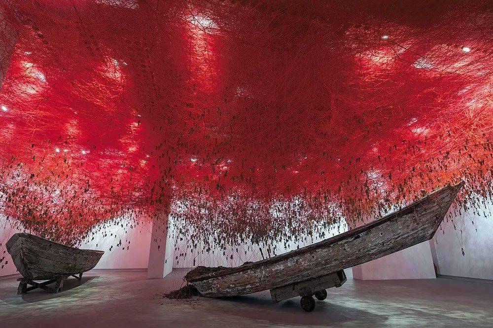 日本装置艺术家chiharu shiota 线的沉迷_作品