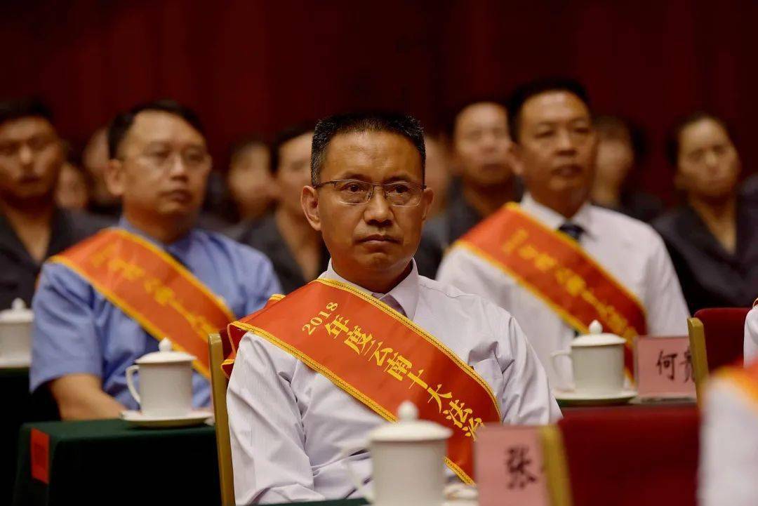 身边的榜样张金麟一心为民的公道人