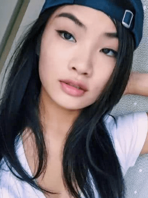 卡迪·b饰演的蕾莎,泽井杏奈饰演的爱尔,分别和唐老大,韩哥的过往密切