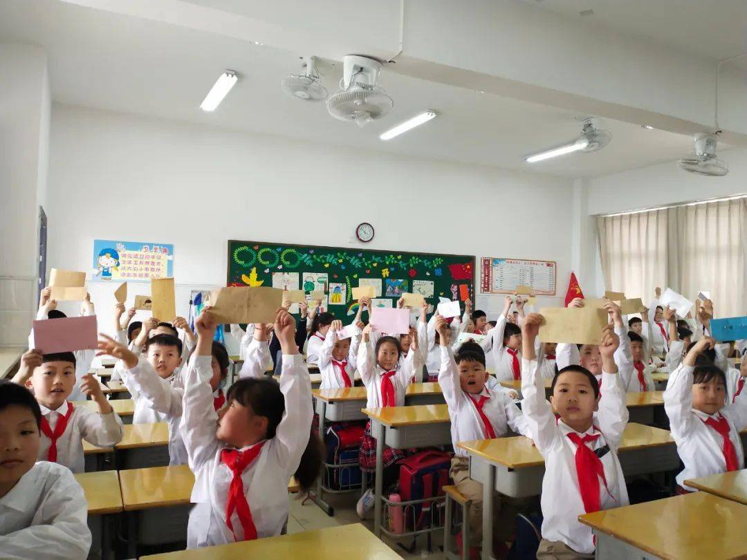 党史学习教育红色歌谣咏传唱革命精神伴成长兴化市景范教育集团举行十