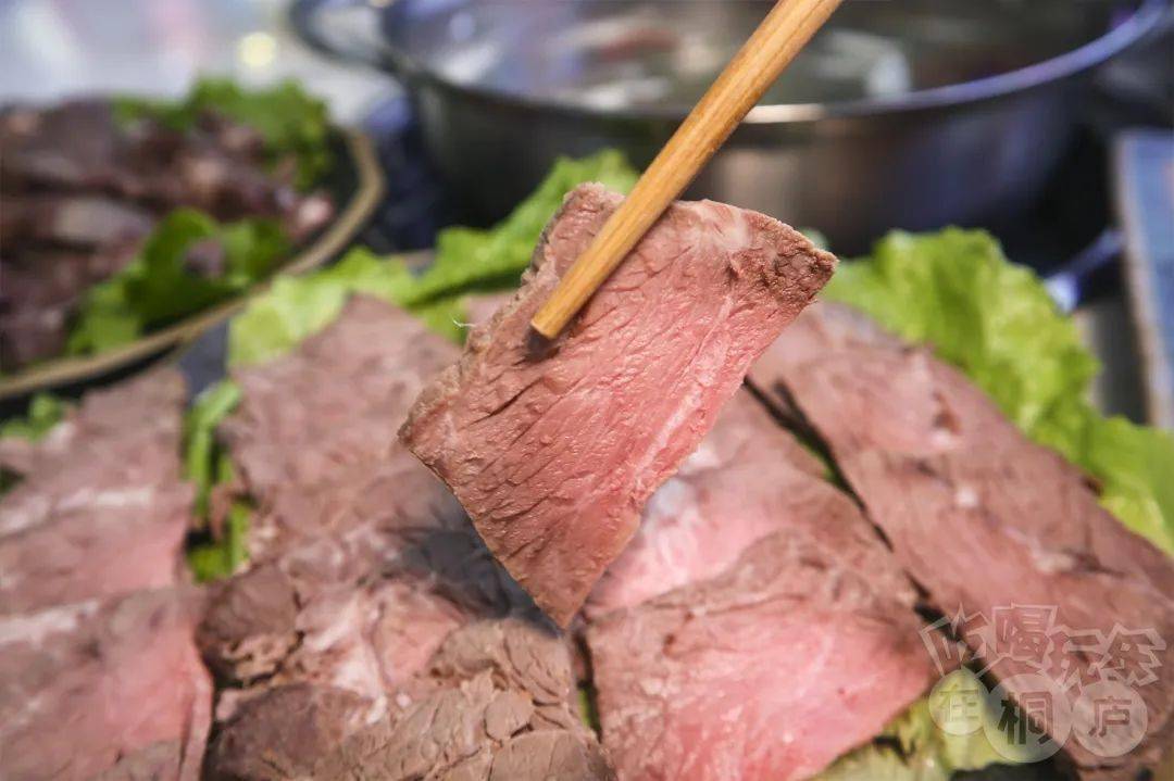 新鲜现切,肉嫩味美!这顿全牛宴火锅,桐庐人来晚了连门都进不去!