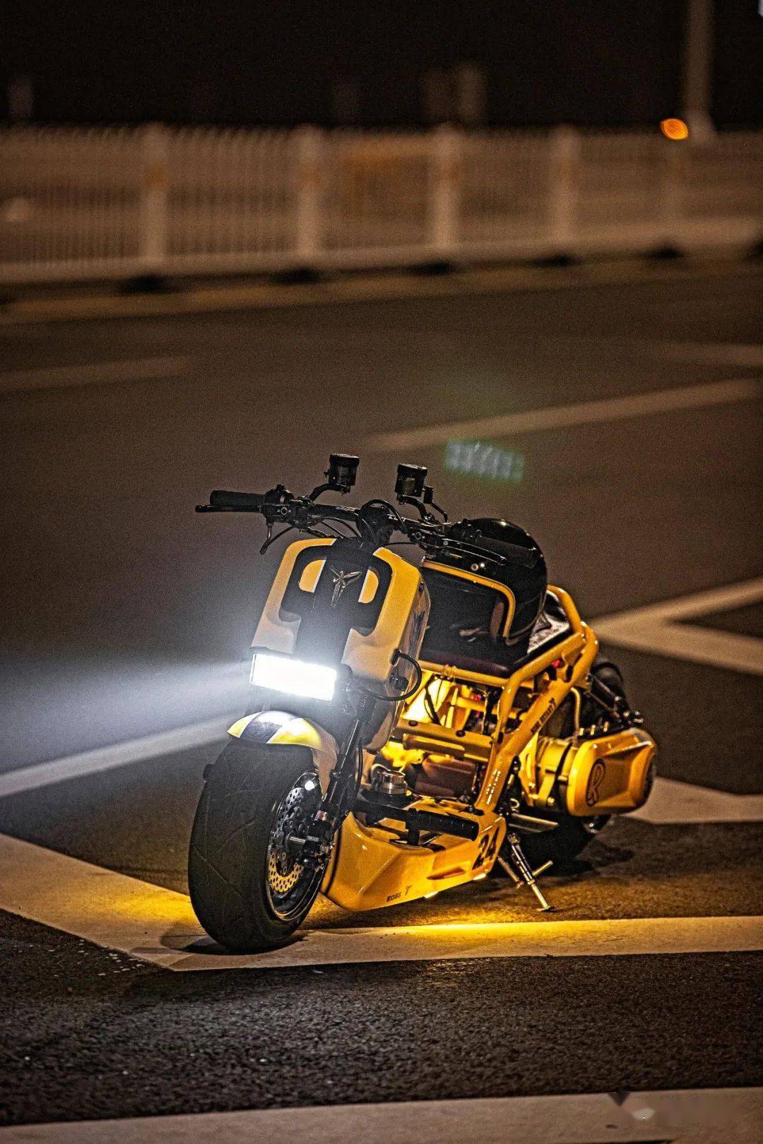 致敬科比本田祖玛改装展示