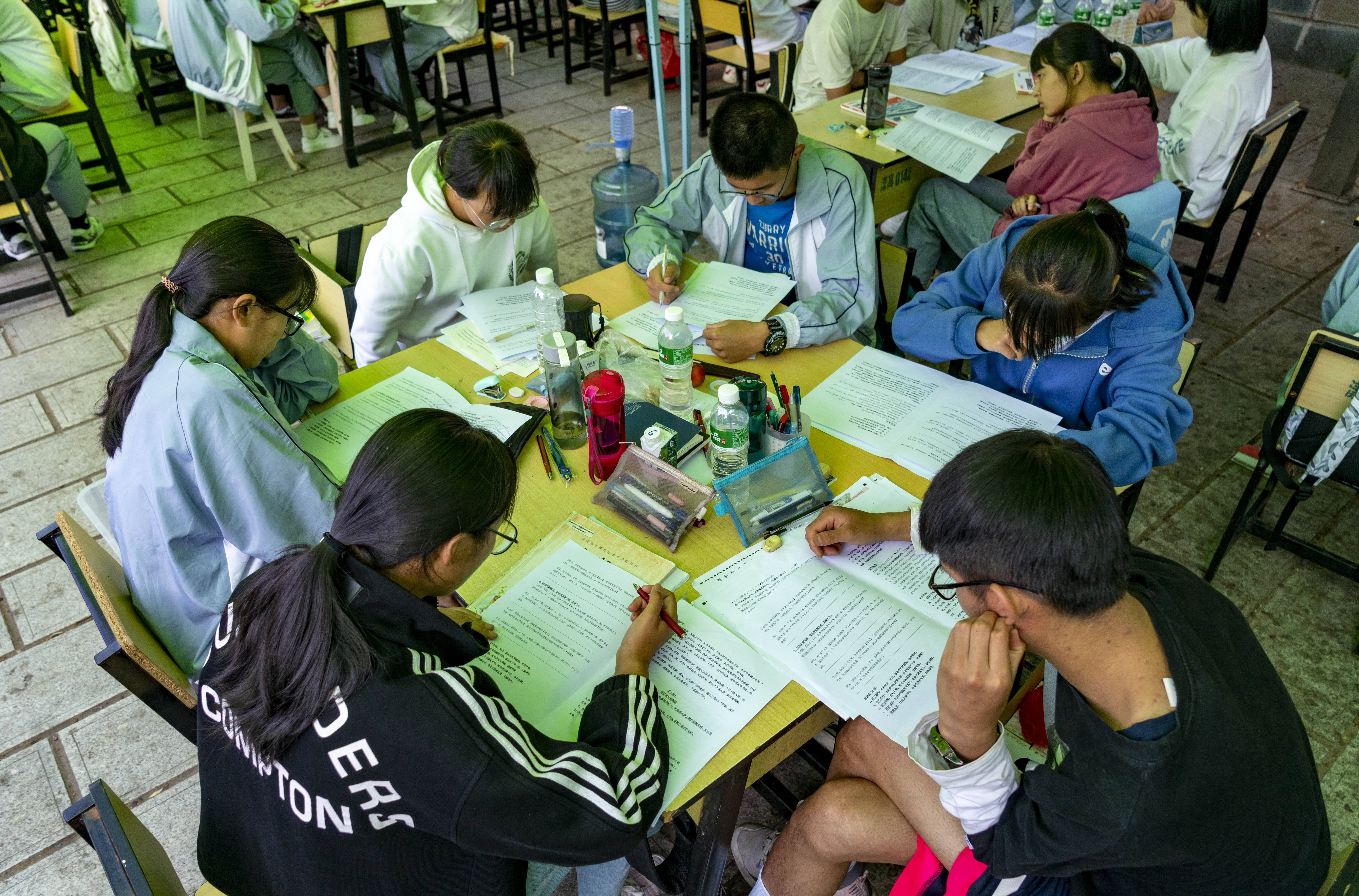 云南漾濞:灾区学子备战高考_地震