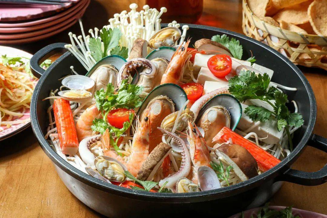 海鲜的鲜味和汤底融合在一起,牢牢锁住汤汁精华,带出鲜甜口感,美味在