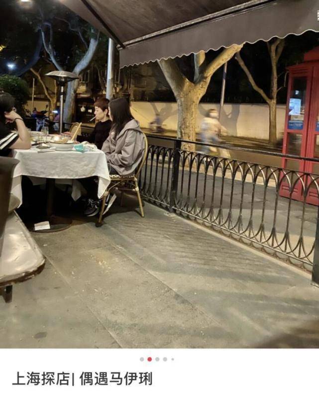 马伊琍风波后现身,满脸愁容当着大女儿抽烟