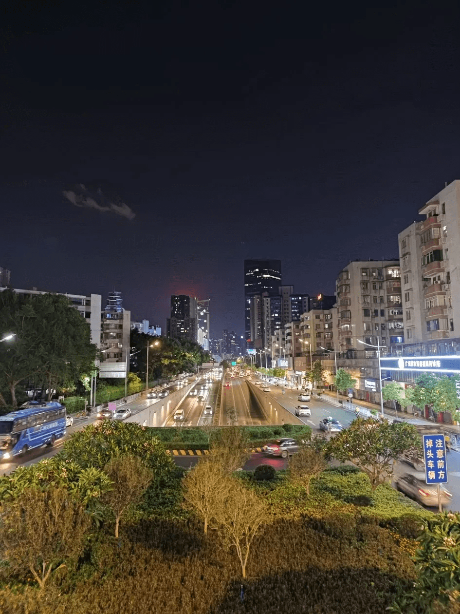 主摄夜景样张相比"安卓之光"小米 11 ultra 的 gn2 那个接近一英寸的