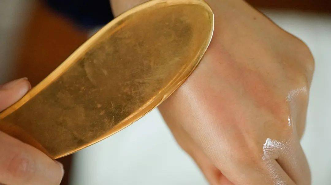 "臭皮囊"滞留的油污,湿浊,用油才洗得干净