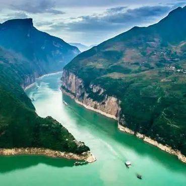 最大最新豪华五星游轮,一张船票带你躺游三峡!_长江