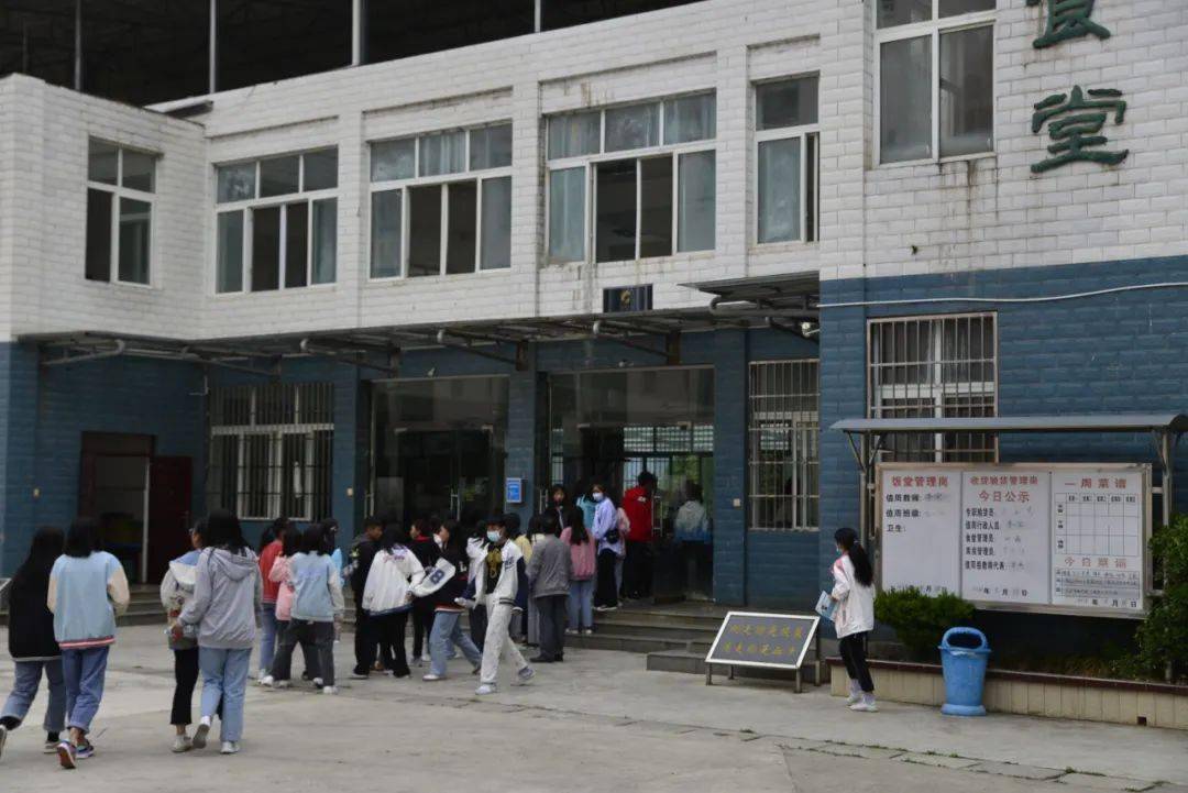 汉三中112名初三同学去了汉源职高后,这里的神秘专业再也藏不住了!