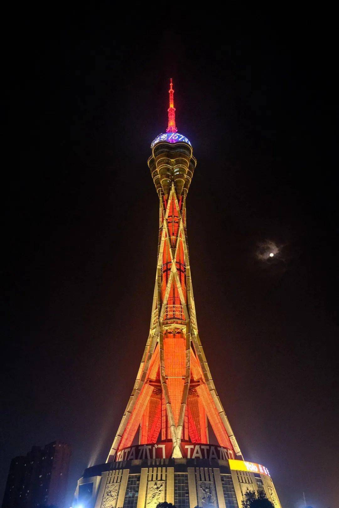 "中原福塔,又名"河南广播电视塔",高388米,共耗用钢材2.