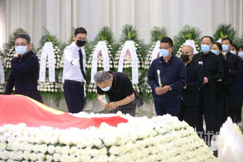 图为吴孟超院士指定接班人,第二军医大学东方肝胆医院副院长沈峰教授