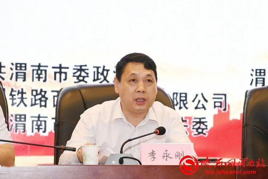 记者 陈冰娟 摄华州区委常委,政法委书记孙跃民致辞.