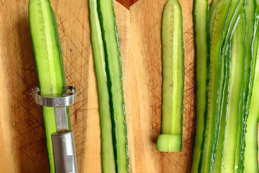 黄瓜这样吃清新还爽口实在是夏日绝配利用这个小技巧切片切丝不再愁