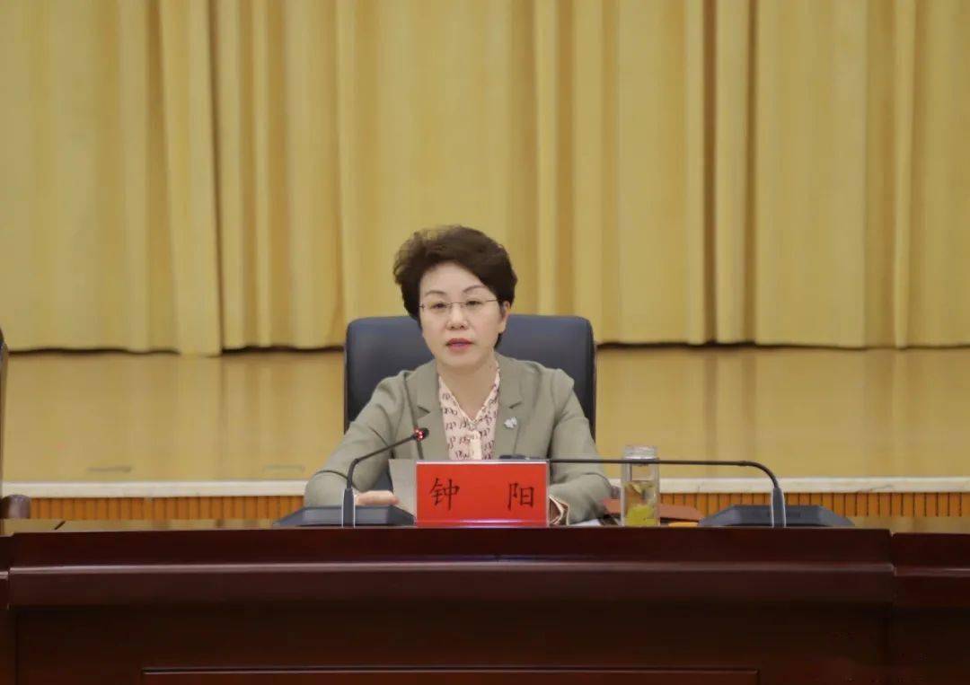 州委副书记,州长钟阳出席并讲话钟阳在讲话中指出,高质量做好金融工作