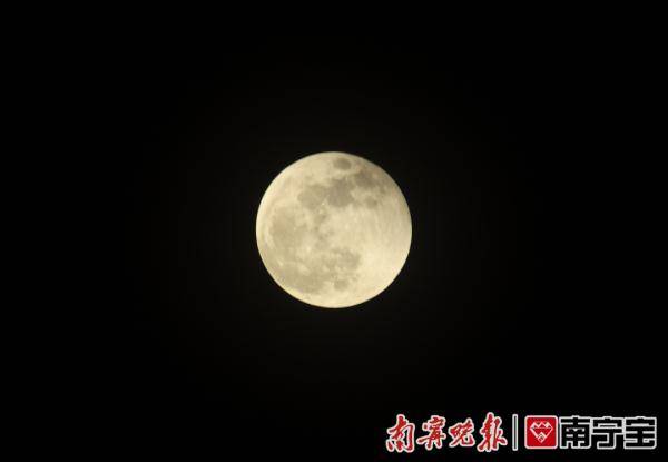 科普|美照来啦！昨晚，你在南宁看到“红色月全食+超级大月亮”了吗？