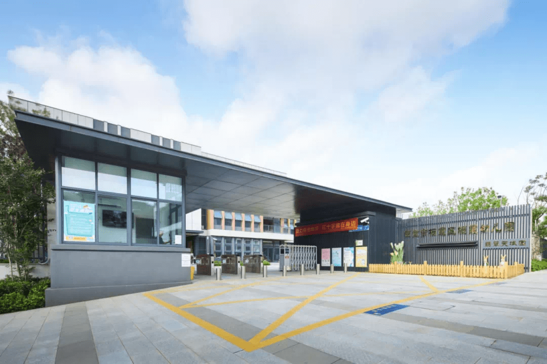 目前,南外仙林分校华侨城小学,栖霞幼儿园翡翠天域园已开学开园;南外