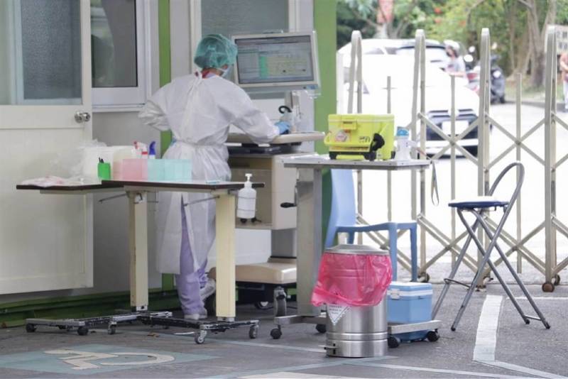 台湾新增401例本土确诊校正回归266例 有医院急诊塞爆 疫情