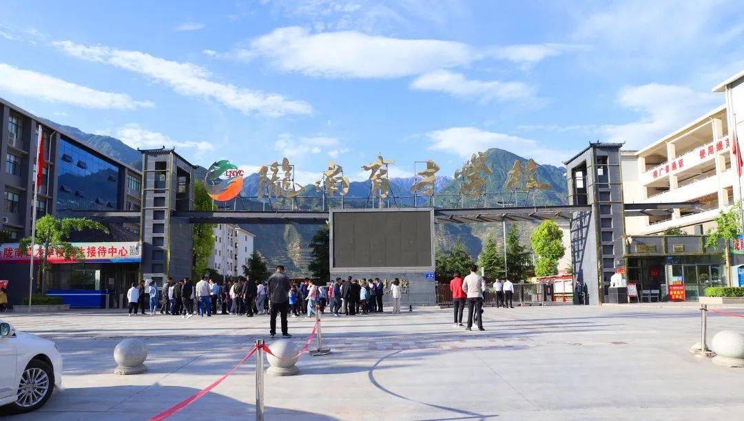 致学生家长的一封信陇南育才学校尊敬的家长朋友:您好!