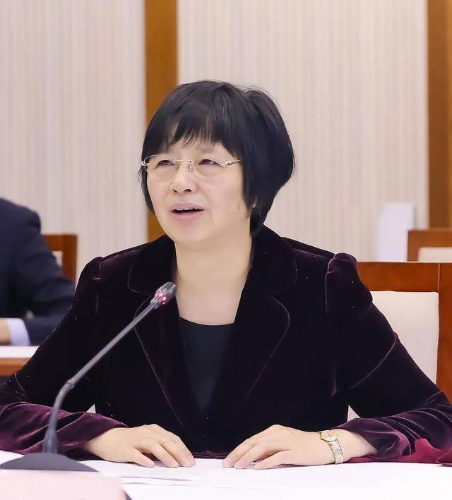 市政府副秘书长顾洪辉出席会议,区委书记程向民主持会议,区委副书记