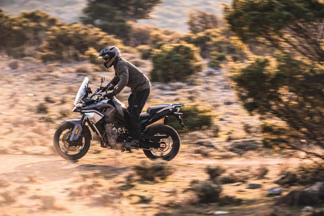 57680元起春风800mt发布配置高但价格低过想象纯正风格