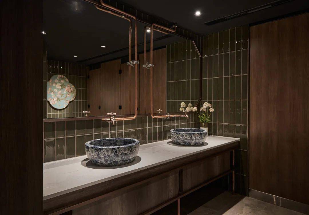 这间餐厅的设计把古风演绎的很极致带你重回古国