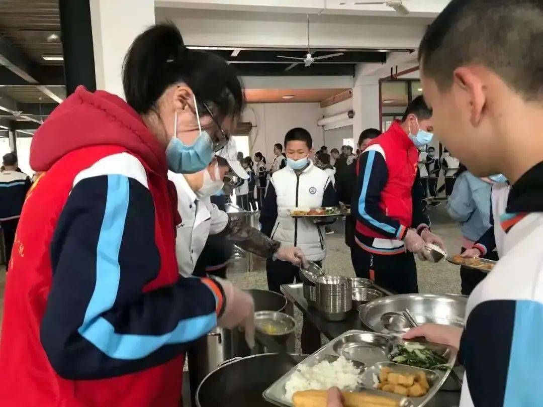 华伦晋安校区2食堂在工作日提供早中晚三餐.