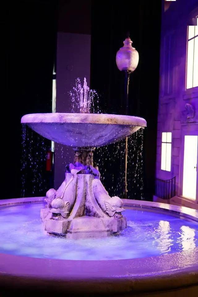 老友记重聚,我在他们的沙发上打了个盹儿