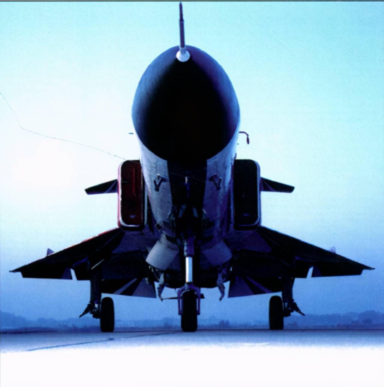 图片:歼-8ii战斗机基础上改进的act验证机,终于看到了小鸭翼.