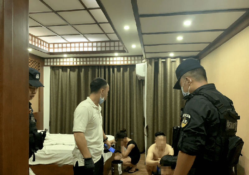 云南多地色情足浴场站街女被端22人当场被抓获