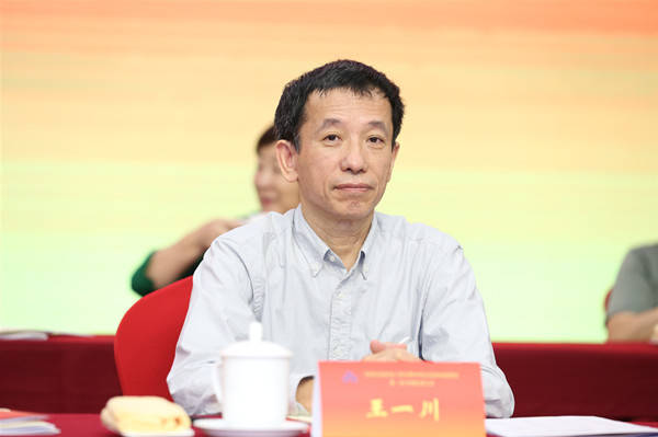 王一川:跨越"饭圈"利益束缚,建构艺术公赏境界