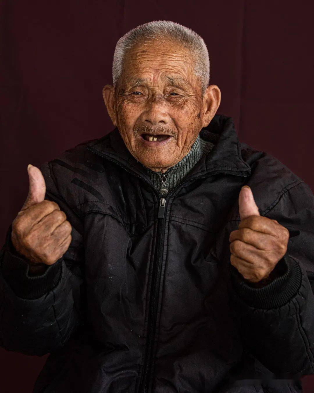 百岁老人生活照片图片