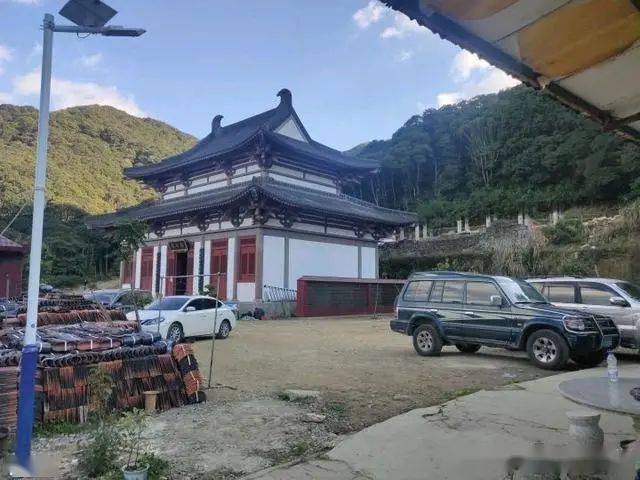 海丰莲花山飞瓦庵上山半路的祖师洞难道古代僧人在里面入定闭关