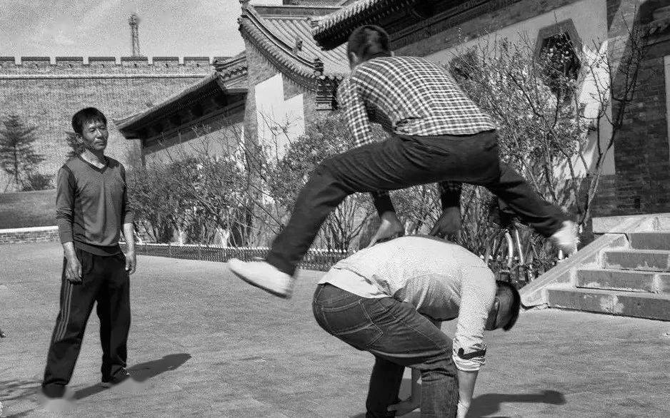 扇pia ji,弹玻璃球,跳皮筋,捉迷藏,老鹰抓小鸡……看看哪一种戳中了你