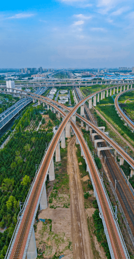 经开区陇海铁路与陇海快速路.李新华 摄影