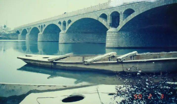 描写中午的西津桥