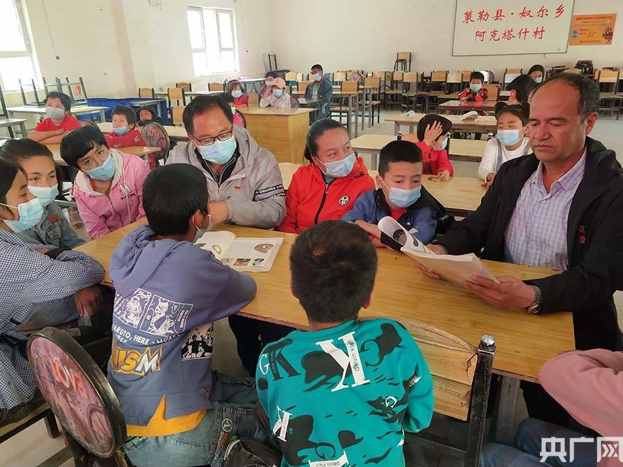 阿克塔什村:童心向党庆六一 红色力量赞百年