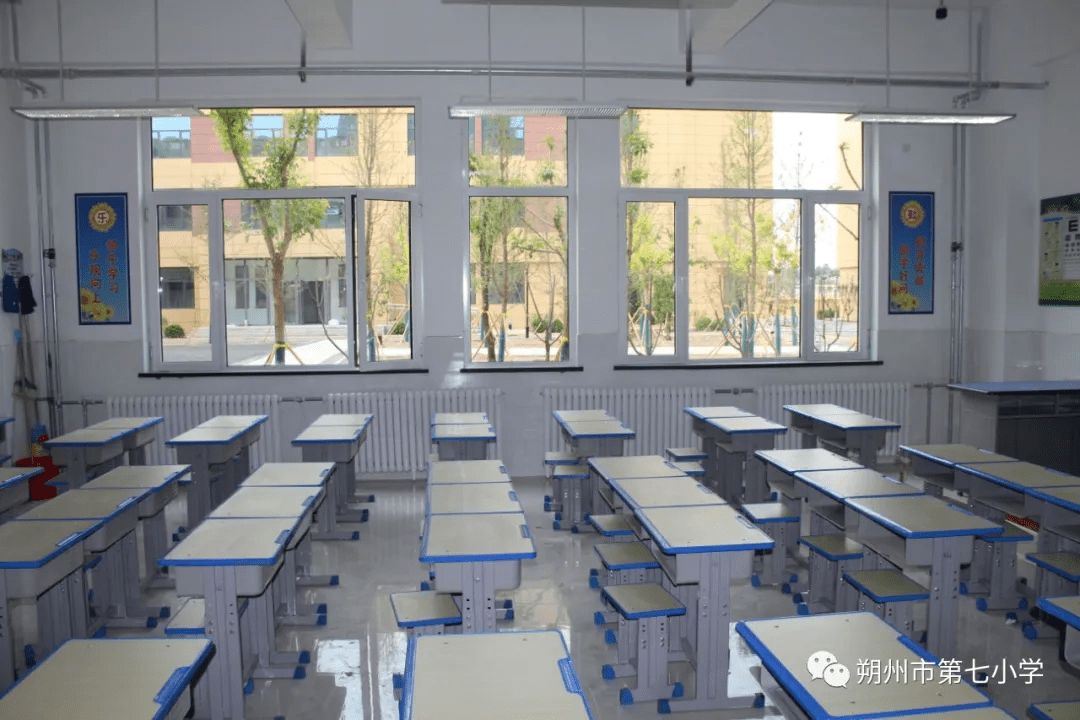 厚德小学校园里热烈庆祝六一儿童节