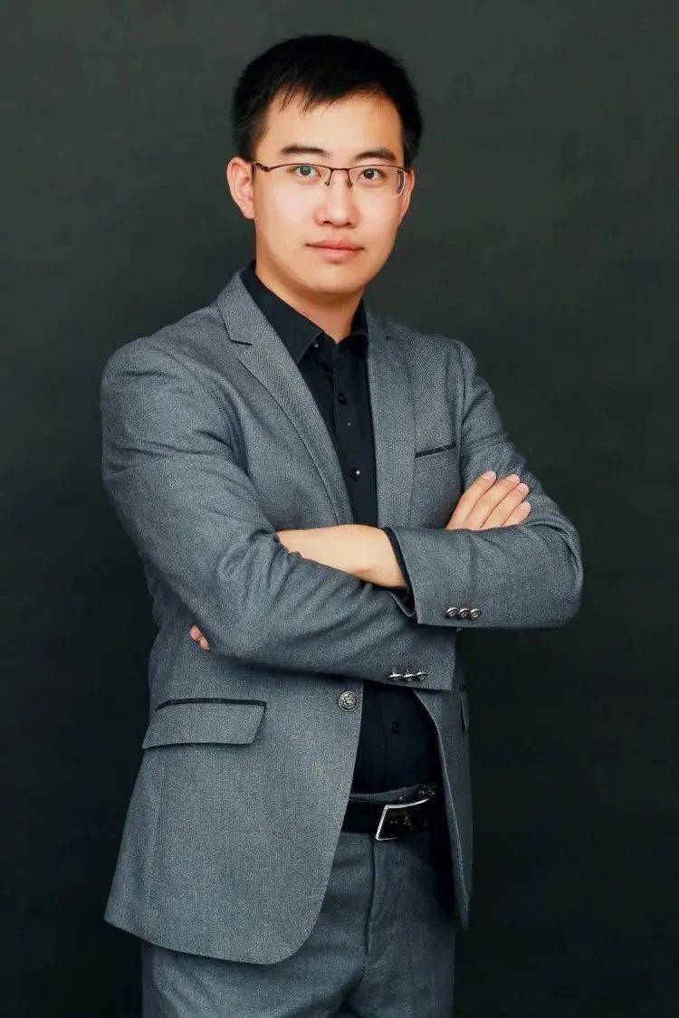 本次讲座嘉宾介绍—本期我们邀请到了猎聘校园的高校关系总监凌波
