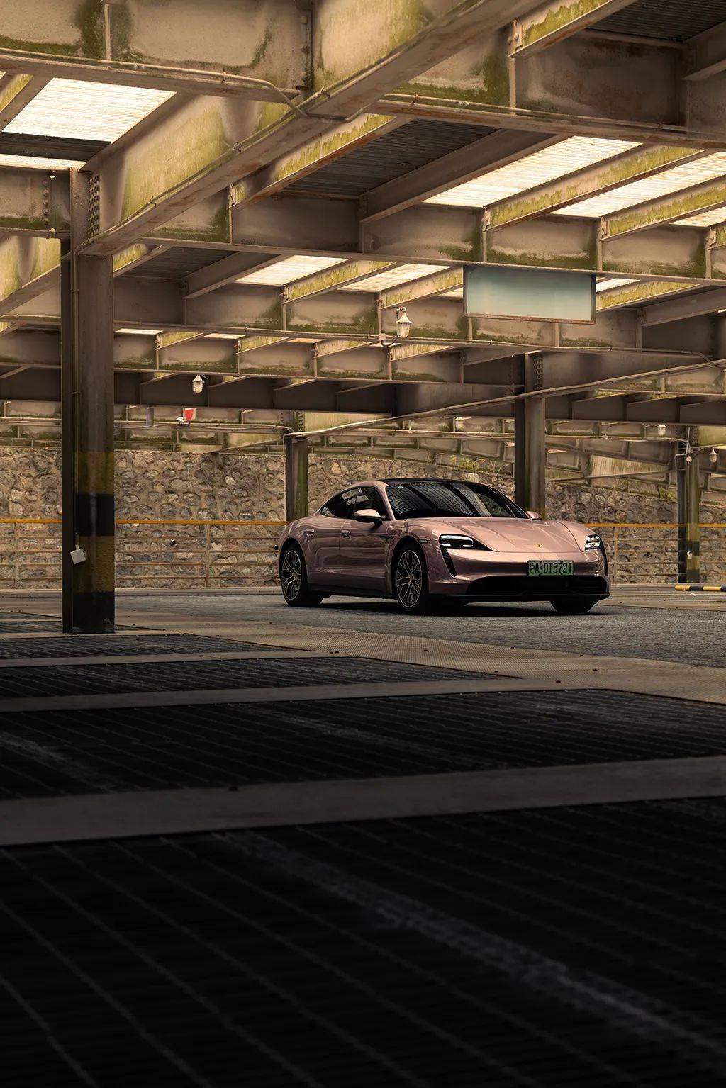 车评无声的杀手试驾保时捷taycan