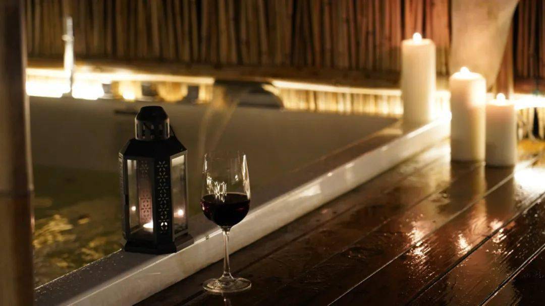 飞机场附近的房子安装隔音玻璃 a8da3a539e2f417dbe687951d52fd544.jpeg