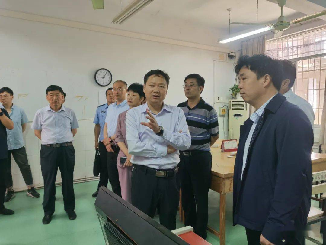 高考倒计时!镇平县委书记李显庆检查指导考前准备工作