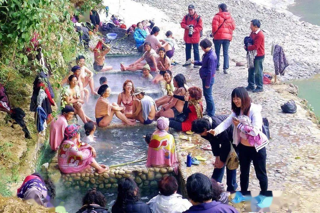 举行一年一度的澡塘会,在怒江峡谷,最出名的民俗,就算这澡塘会了