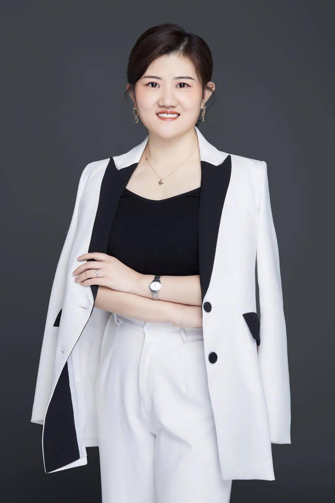 冯秋丽红桥美凯龙设计部 首席设计师_从业11年以完美色彩搭配和功能