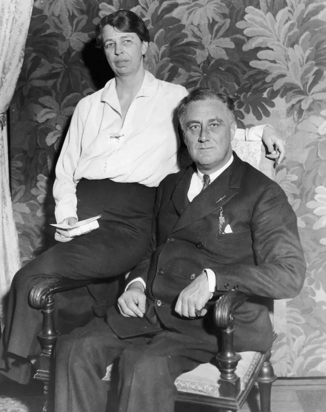 罗斯福与埃莉诺书中所列的看似都是事实，但从作者选择的素材中也能看出