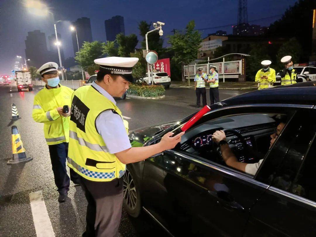 行动期间,蚌埠交警根据我市酒后驾驶交通违法行为的规律和特点制定