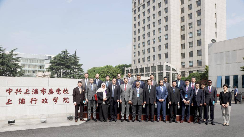 首期阿拉伯国家驻华外交官研修班学员参观中共上海市委党校。在上海市委